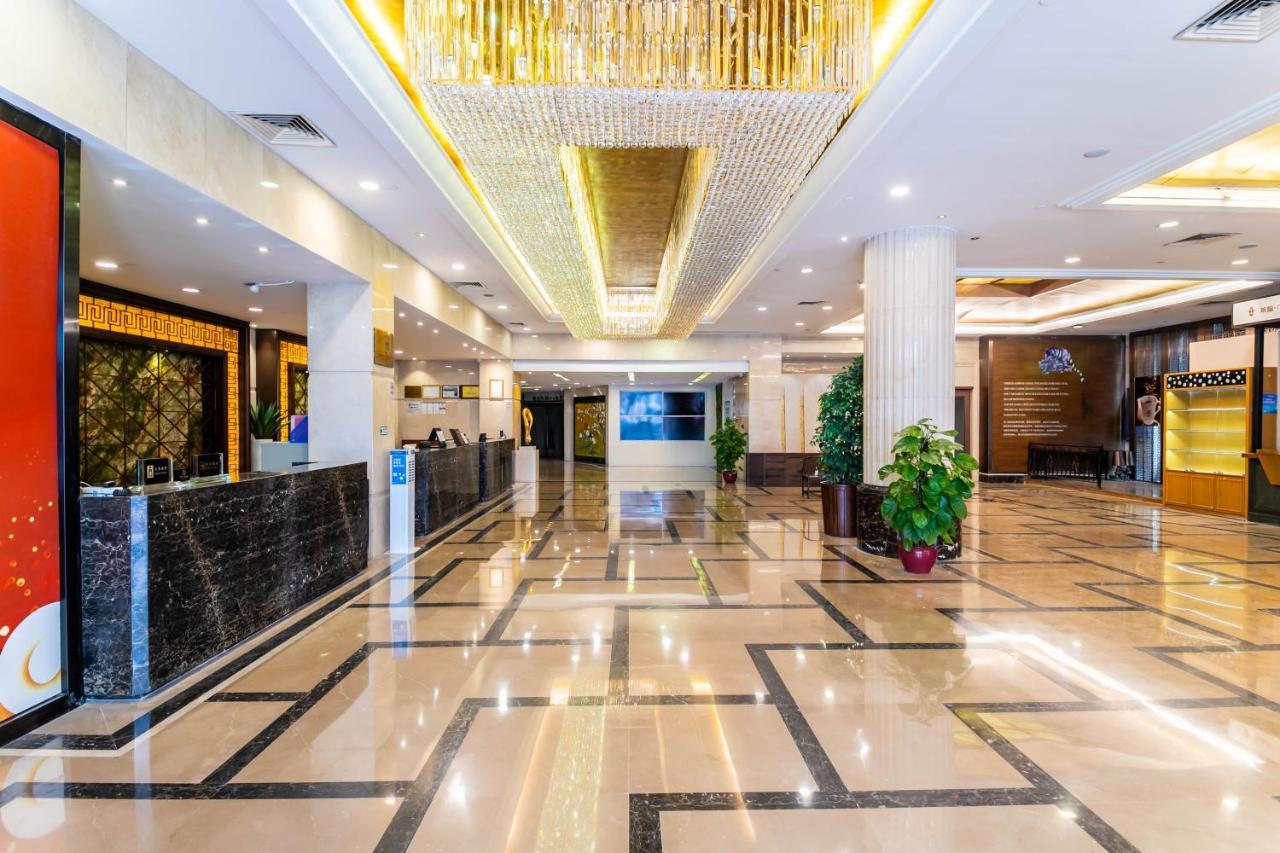 Fortune Hotel Гуанджоу Екстериор снимка