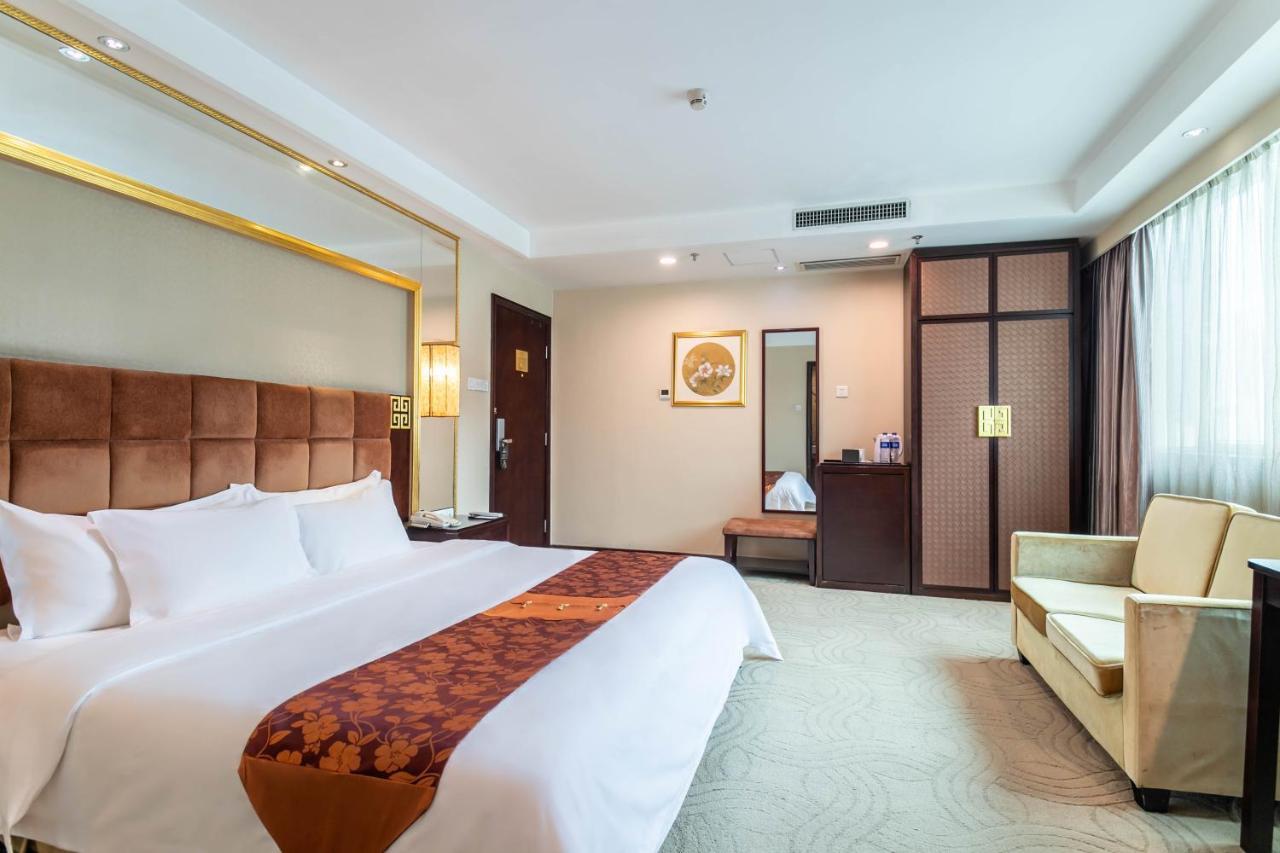 Fortune Hotel Гуанджоу Екстериор снимка