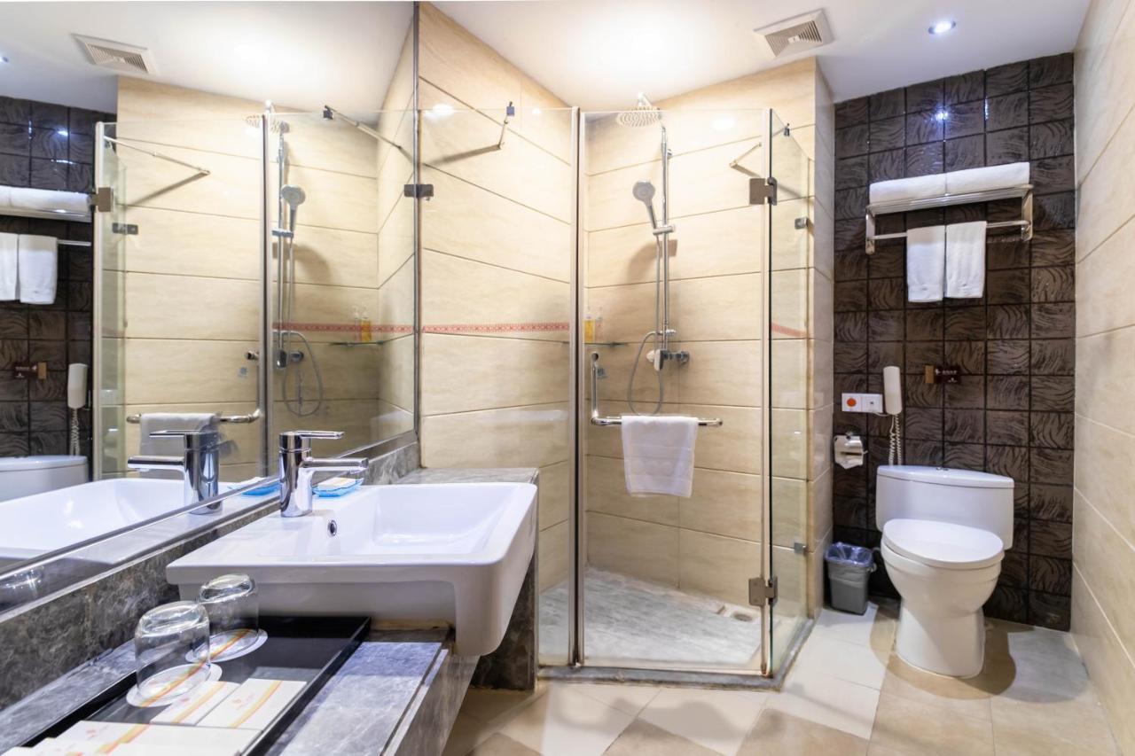 Fortune Hotel Гуанджоу Екстериор снимка