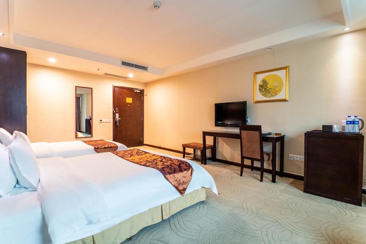 Fortune Hotel Гуанджоу Екстериор снимка