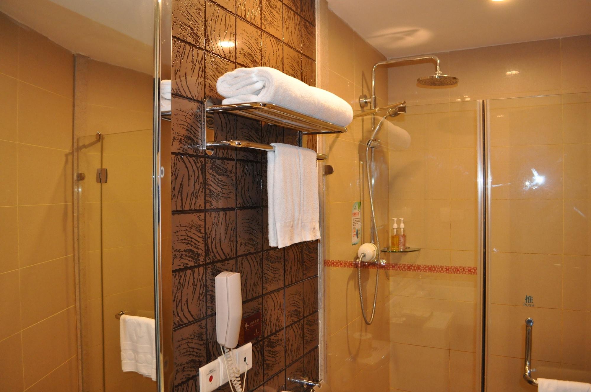 Fortune Hotel Гуанджоу Екстериор снимка