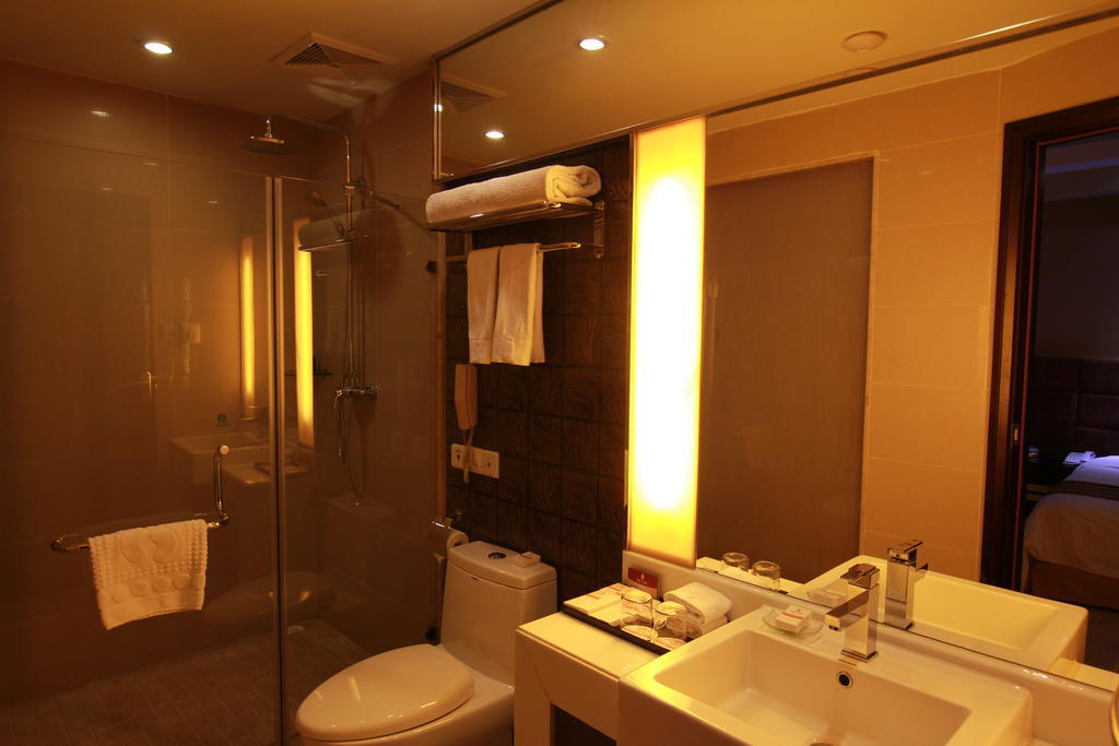 Fortune Hotel Гуанджоу Екстериор снимка